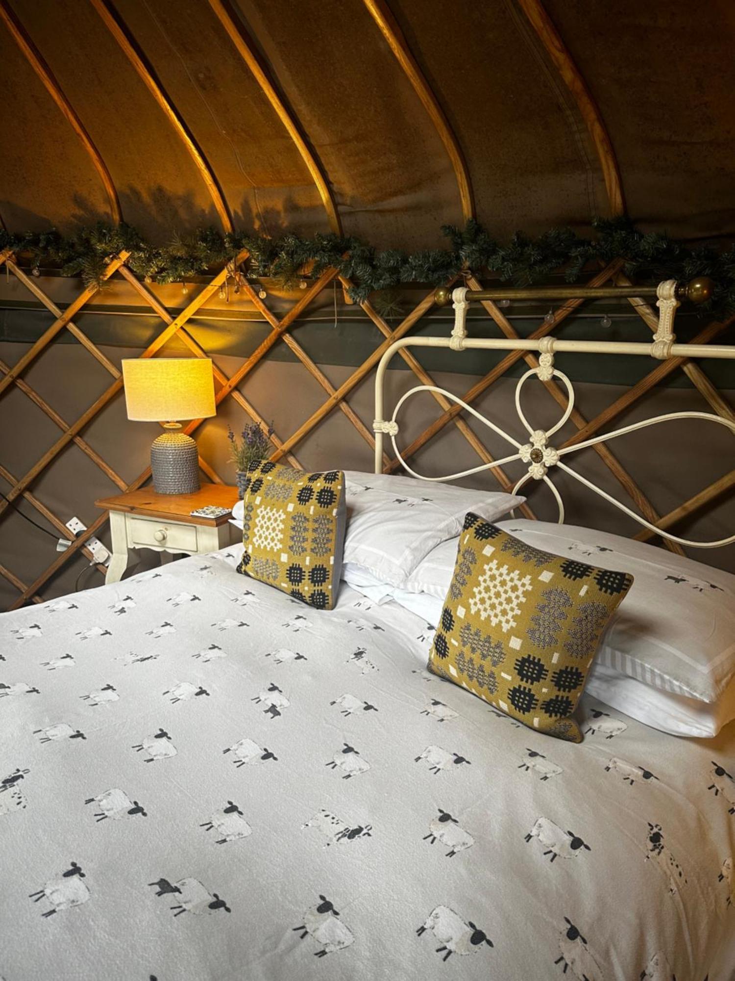 Sunbank Yurt Hotel Llangollen Exterior photo